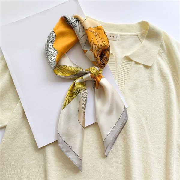 foulard carré de soie fleur jaune