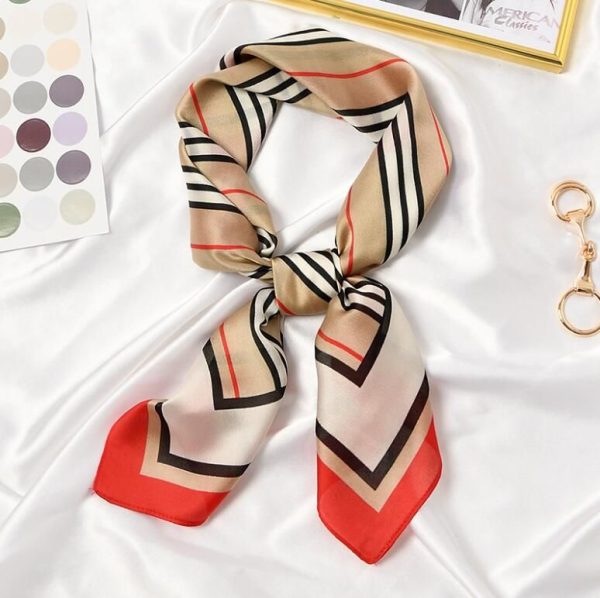 Foulard Carré Sophistiqué Femme | La Parisienne